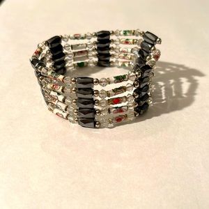 Magnetic black and white beads for necklace and/or bracelet